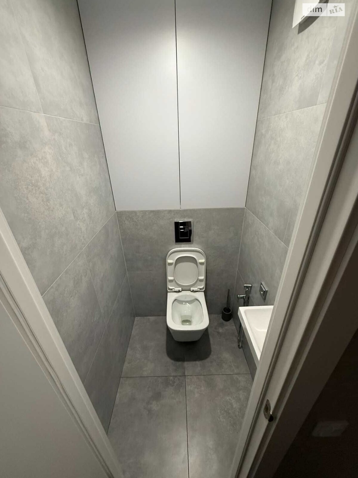 трехкомнатная квартира в Черкассах, район Приднепровский, на ул. Казацкая 1/2 в аренду на долгий срок помесячно фото 1