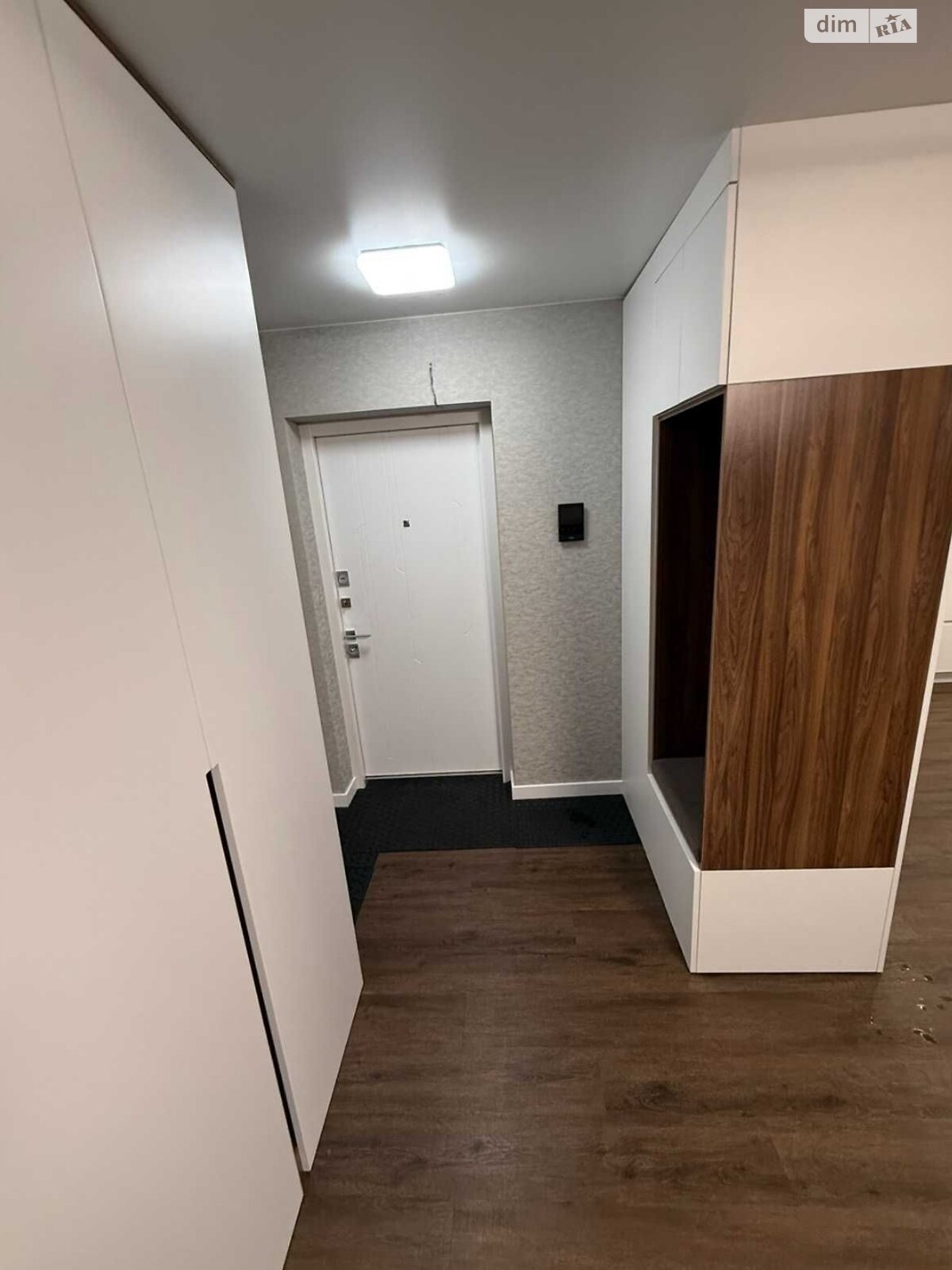 трехкомнатная квартира в Черкассах, район Приднепровский, на ул. Казацкая 1/2 в аренду на долгий срок помесячно фото 1