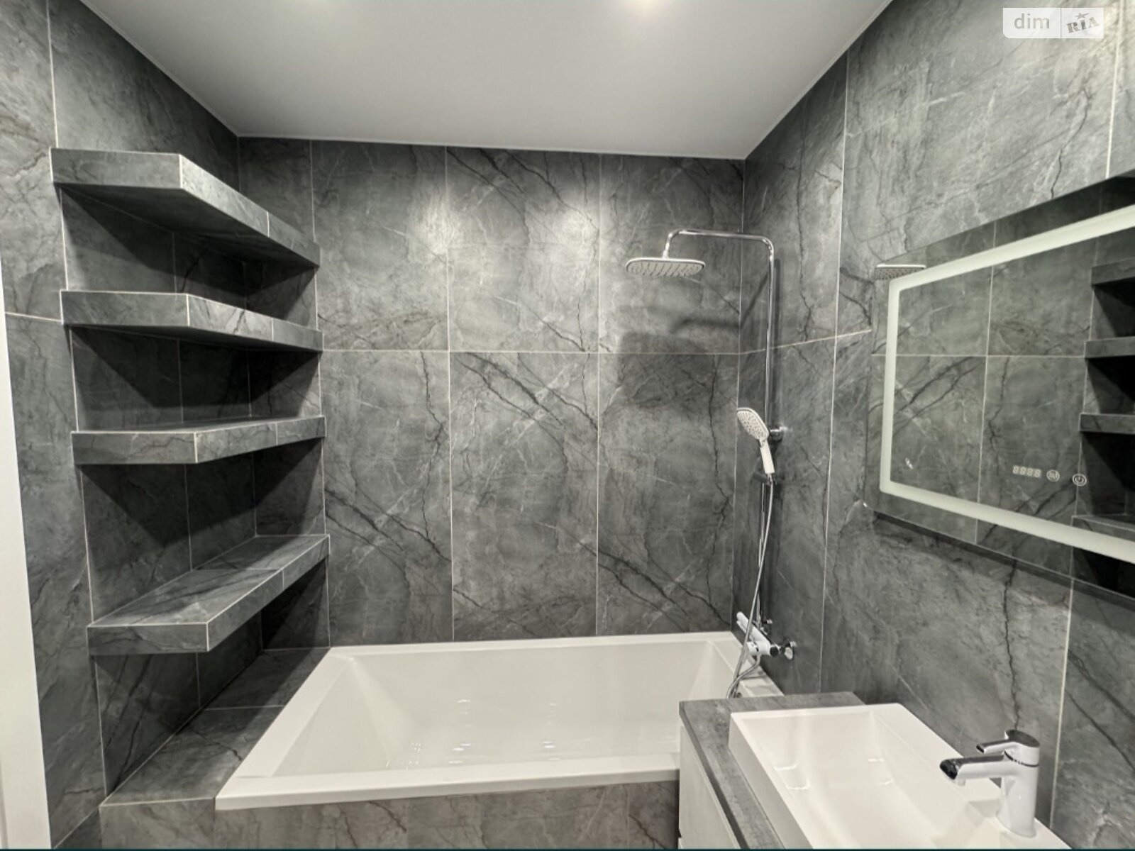 двокімнатна квартира в Черкасах, район Придніпровський, на вул. Припортова в довготривалу оренду помісячно фото 1