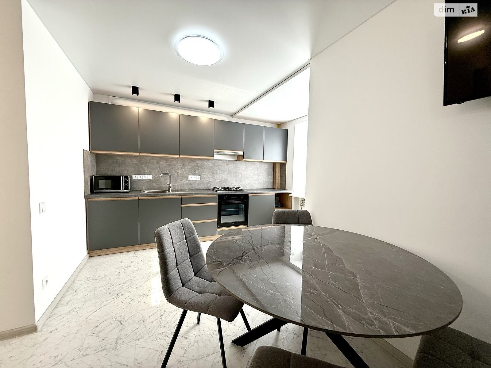 однокомнатная квартира в Черкассах, район Сосновский, на ул. Грушевского Михаила 73 в аренду на долгий срок помесячно фото 1 однокомнатная квартира в Черкассах, район Сосновский, на ул. Грушевского Михаила 73 в аренду на долгий срок помесячно фото 1