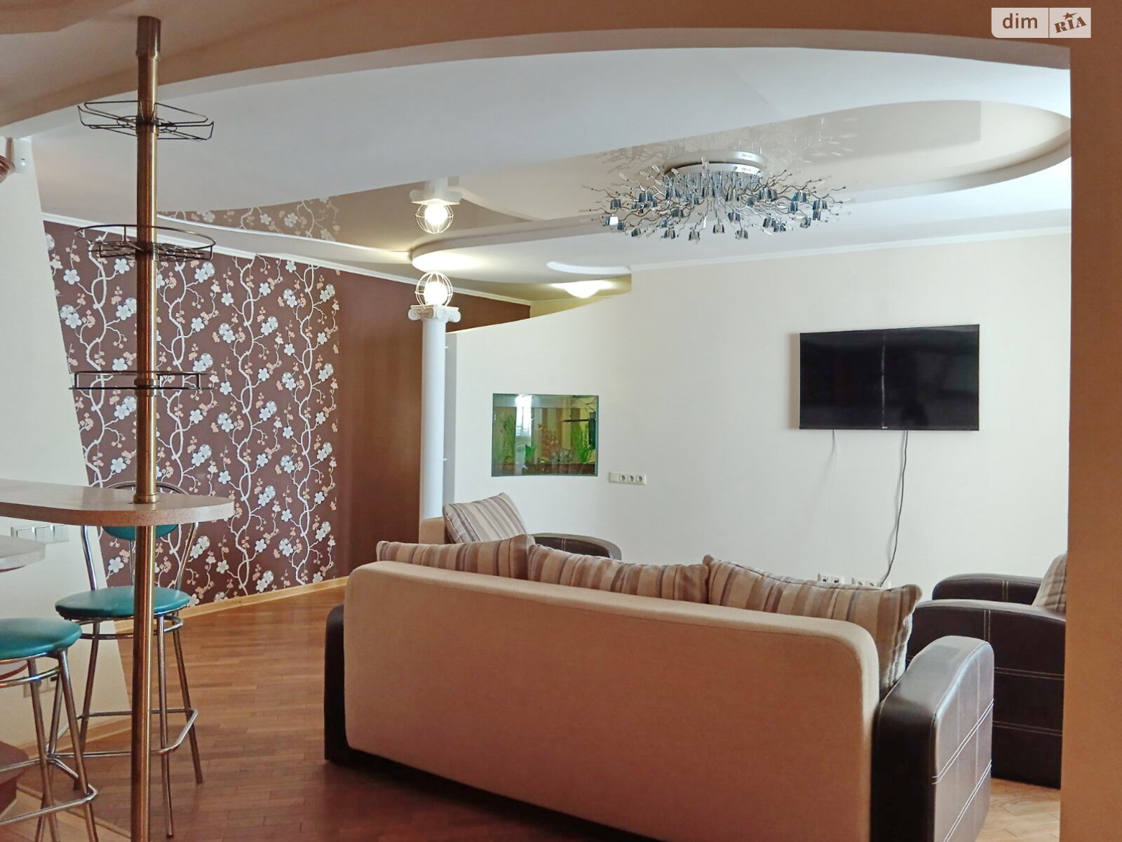 трехкомнатная квартира в Черкассах, район Сосновский, на ул. Надпольная 241 в аренду на долгий срок помесячно фото 1 трехкомнатная квартира в Черкассах, район Сосновский, на ул. Надпольная 241 в аренду на долгий срок помесячно фото 1