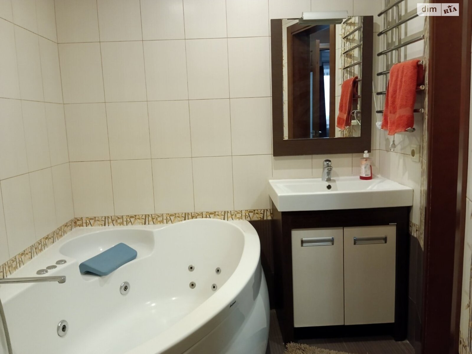 трехкомнатная квартира в Черкассах, район Сосновский, на ул. Надпольная 241 в аренду на долгий срок помесячно фото 1 трехкомнатная квартира в Черкассах, район Сосновский, на ул. Надпольная 241 в аренду на долгий срок помесячно фото 1