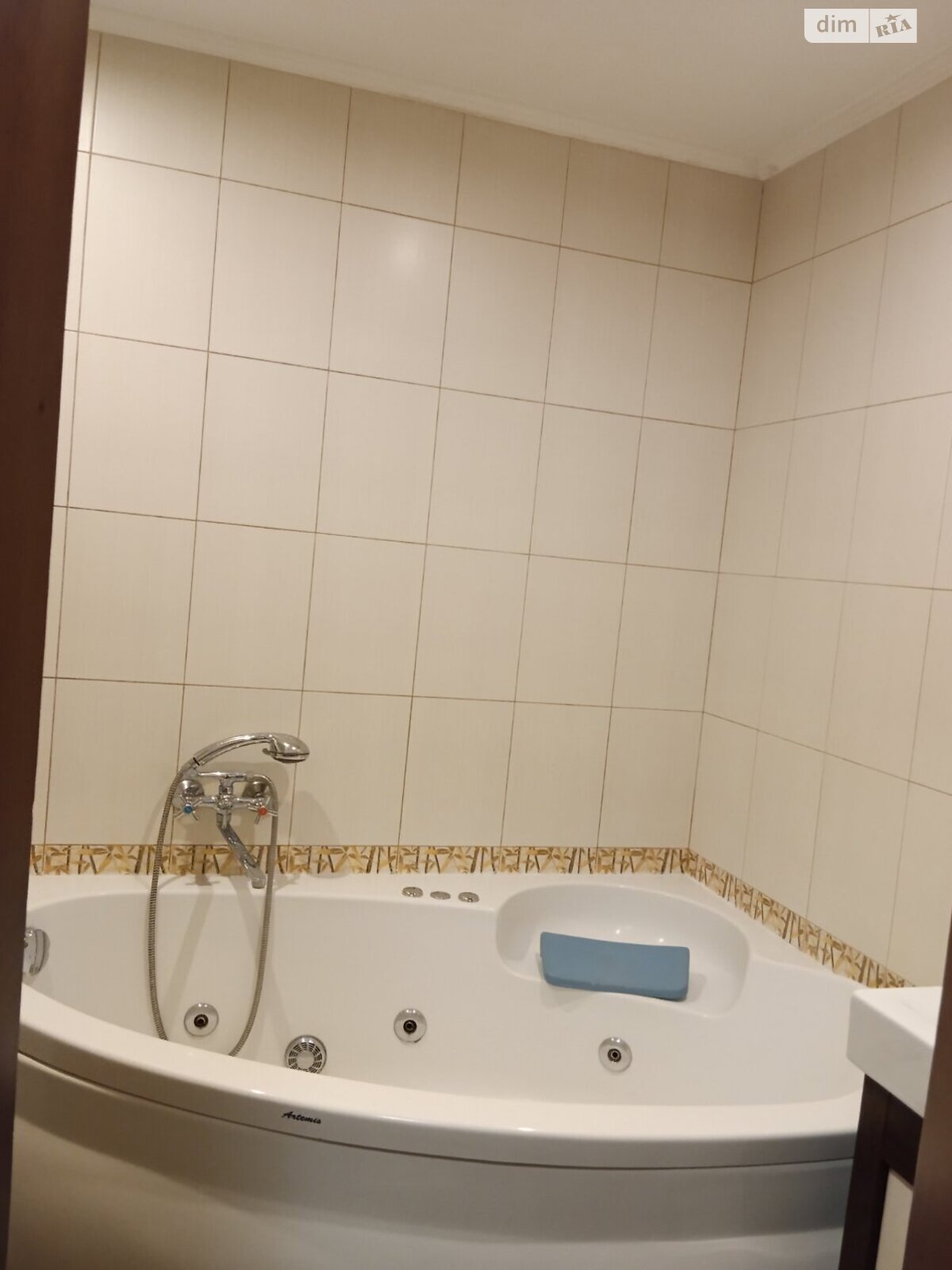 трехкомнатная квартира в Черкассах, район Сосновский, на ул. Надпольная 241 в аренду на долгий срок помесячно фото 1 трехкомнатная квартира в Черкассах, район Сосновский, на ул. Надпольная 241 в аренду на долгий срок помесячно фото 1