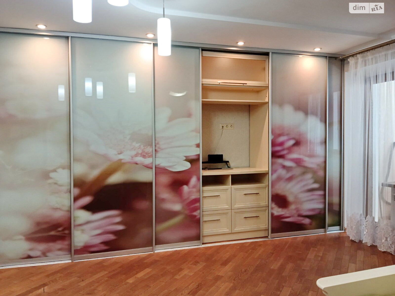 трехкомнатная квартира в Черкассах, район Сосновский, на ул. Надпольная 241 в аренду на долгий срок помесячно фото 1 трехкомнатная квартира в Черкассах, район Сосновский, на ул. Надпольная 241 в аренду на долгий срок помесячно фото 1