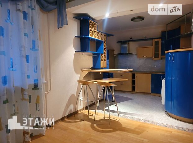 трехкомнатная квартира в Черкассах, район Центр, на бул. Шевченко в аренду на долгий срок помесячно фото 1 трехкомнатная квартира в Черкассах, район Центр, на бул. Шевченко в аренду на долгий срок помесячно фото 1
