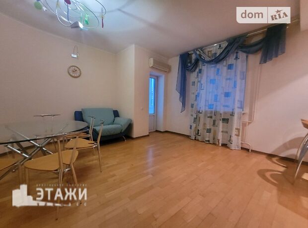 трехкомнатная квартира в Черкассах, район Центр, на бул. Шевченко в аренду на долгий срок помесячно фото 1 трехкомнатная квартира в Черкассах, район Центр, на бул. Шевченко в аренду на долгий срок помесячно фото 1