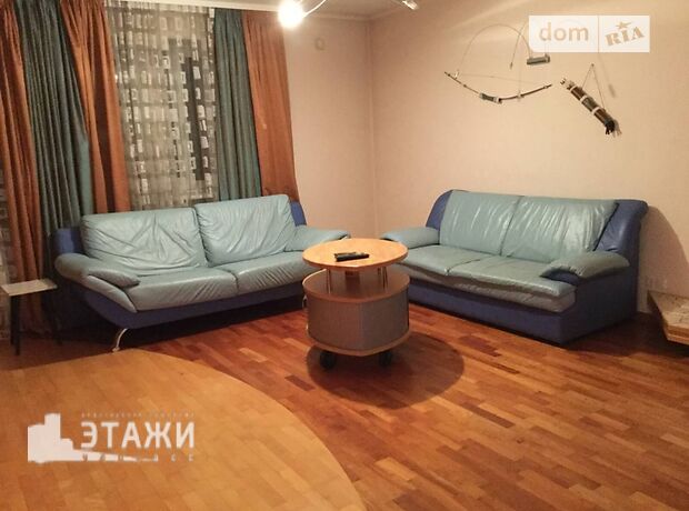 трехкомнатная квартира в Черкассах, район Центр, на бул. Шевченко в аренду на долгий срок помесячно фото 1 трехкомнатная квартира в Черкассах, район Центр, на бул. Шевченко в аренду на долгий срок помесячно фото 1