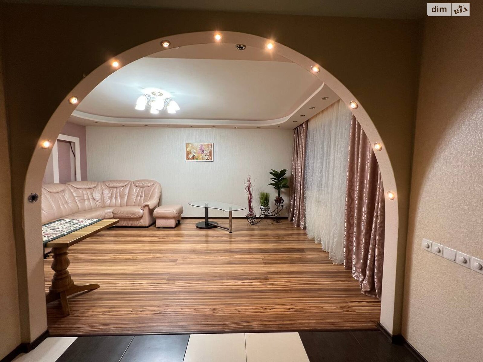 двухкомнатная квартира с ремонтом в Чернигове, район Деснянский, на ул. Михнюка Олега 41А в аренду на долгий срок помесячно фото 1