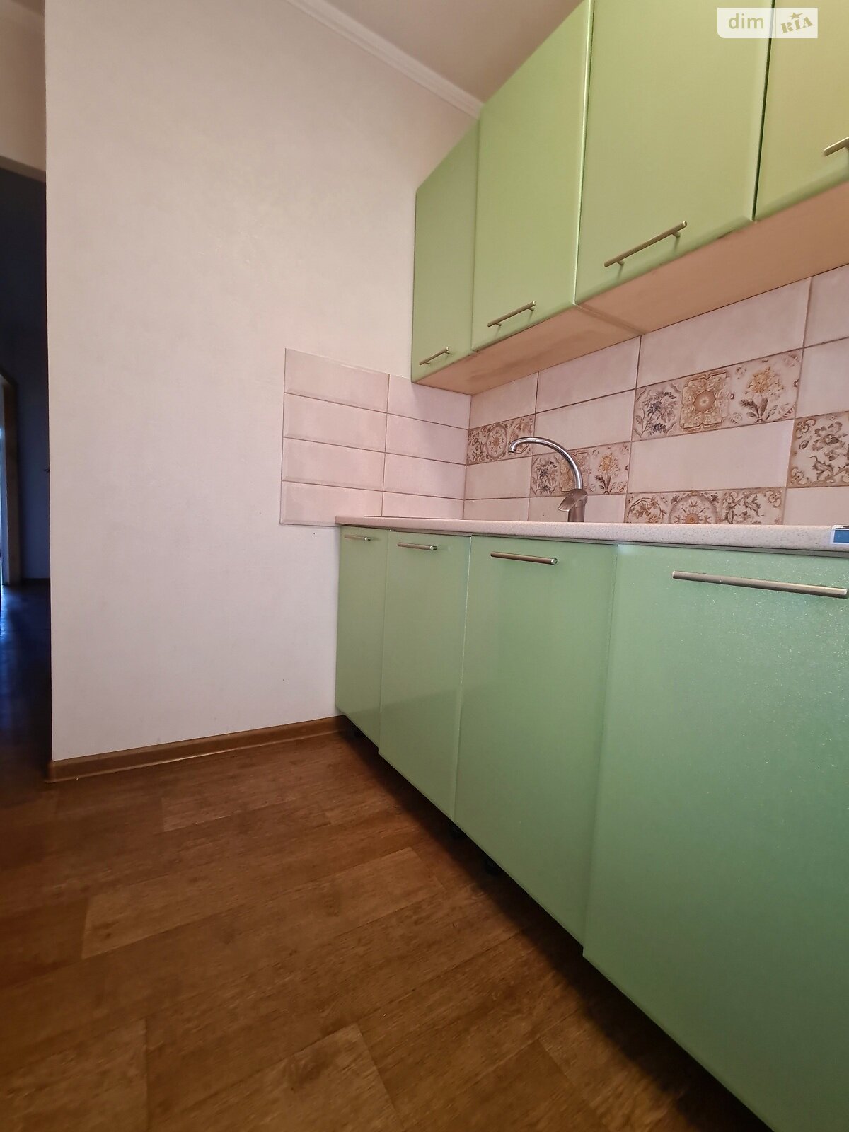 трехкомнатная квартира в Чернигове, на просп. Мира в аренду на долгий срок помесячно фото 1