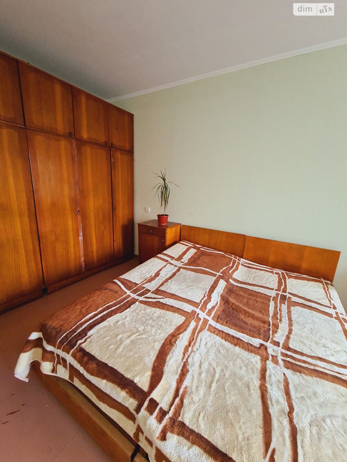 трехкомнатная квартира в Чернигове, на просп. Мира в аренду на долгий срок помесячно фото 1