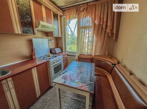 трехкомнатная квартира с мебелью в Чернигове, район Рокоссовского, на Рокосовського 42 в аренду на долгий срок помесячно фото 1