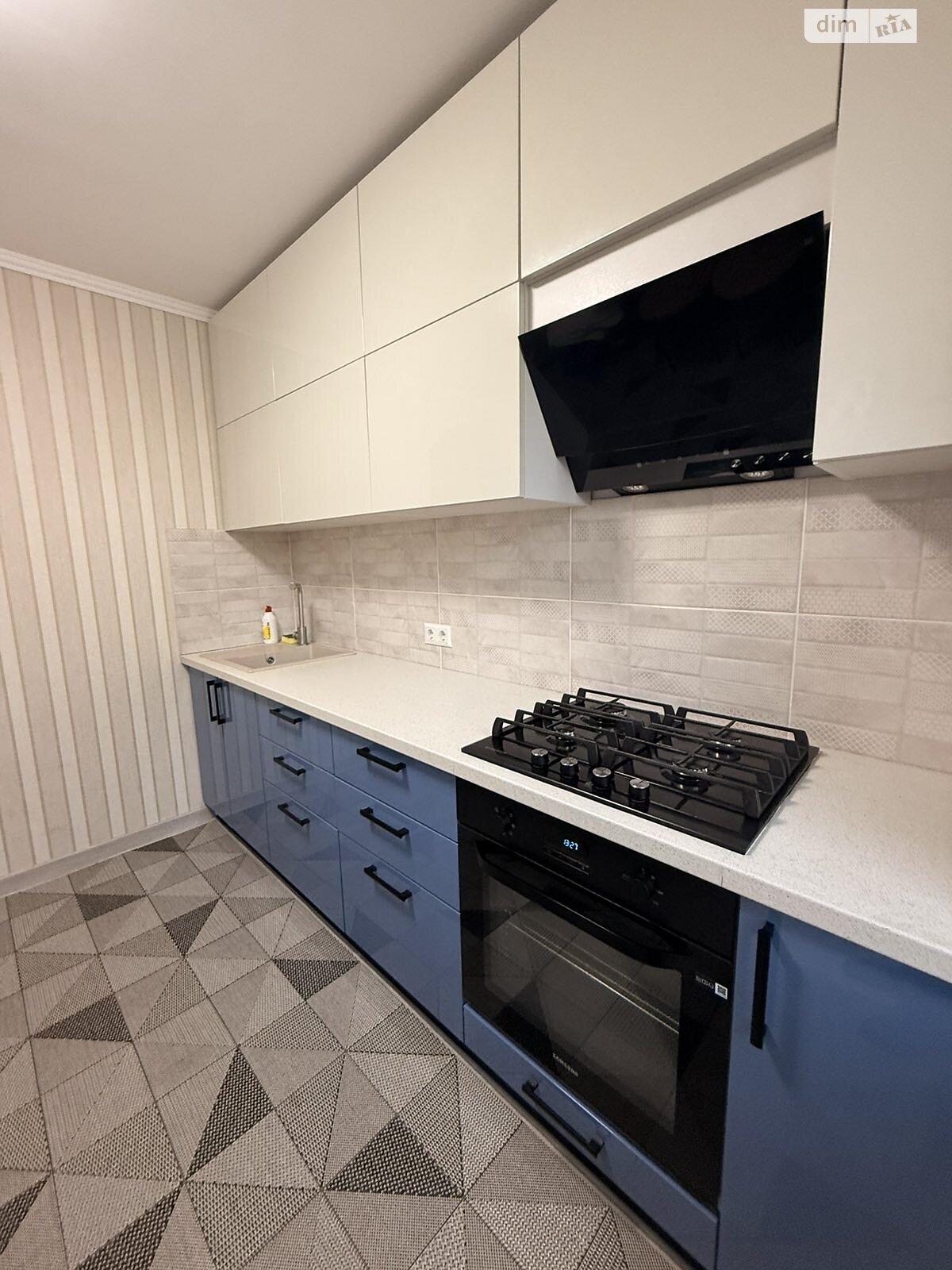 однокомнатная квартира в Черноморске, район Ильичевск, на просп. Мира 28, кв. 179 в аренду на долгий срок помесячно фото 1 однокомнатная квартира в Черноморске, район Ильичевск, на просп. Мира 28, кв. 179 в аренду на долгий срок помесячно фото 1