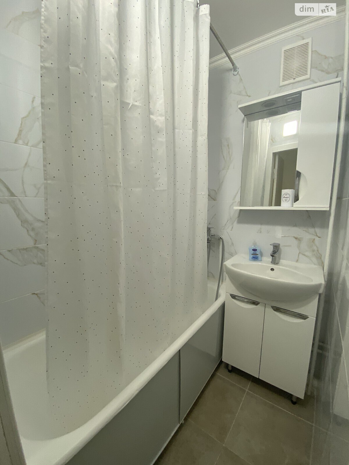 двокімнатна квартира в Чорноморську, район Іллічівськ, на вул. Паркова 22, кв. 121 в довготривалу оренду помісячно фото 1 двокімнатна квартира в Чорноморську, район Іллічівськ, на вул. Паркова 22, кв. 121 в довготривалу оренду помісячно фото 1