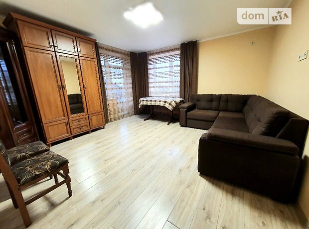 трехкомнатная квартира с мебелью в Черновцах, район Аэропорт, на ул. Авиационная в аренду на долгий срок помесячно фото 1