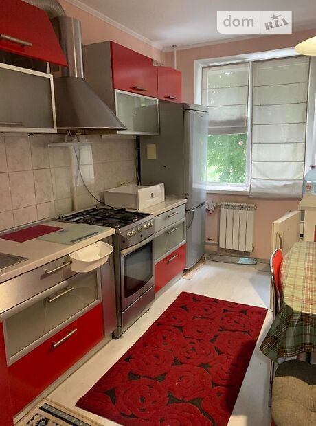 трехкомнатная квартира с мебелью в Черновцах, район Бульвар Героев Сталинграда, на ул. Главная 206 в аренду на долгий срок помесячно фото 1 трехкомнатная квартира с мебелью в Черновцах, район Бульвар Героев Сталинграда, на ул. Главная 206 в аренду на долгий срок помесячно фото 1
