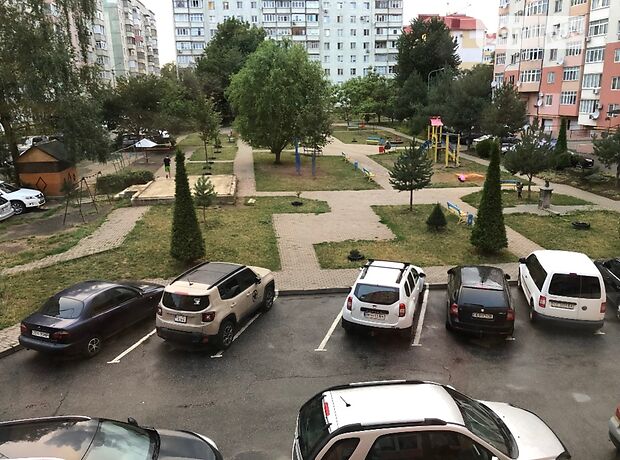 двухкомнатная квартира с мебелью в Черновцах, район Фастовская, на ул. Русская в аренду на долгий срок помесячно фото 1 двухкомнатная квартира с мебелью в Черновцах, район Фастовская, на ул. Русская в аренду на долгий срок помесячно фото 1