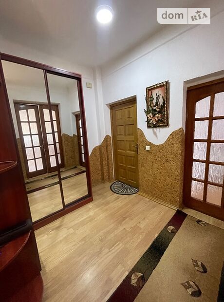 трикімнатна квартира з меблями в Чернівцях, район Головний, на вул. Головна в довготривалу оренду помісячно фото 1 трикімнатна квартира з меблями в Чернівцях, район Головний, на вул. Головна в довготривалу оренду помісячно фото 1