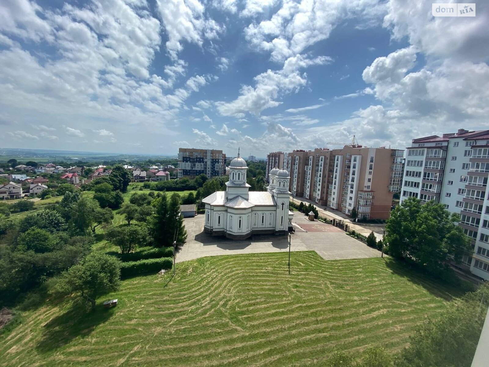 двокімнатна квартира з меблями в Чернівцях, район Гравітон, на вул. Руська 235ж в довготривалу оренду помісячно фото 1