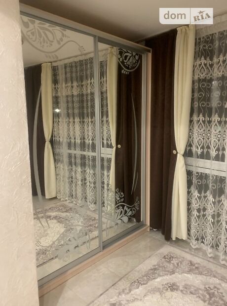 двокімнатна квартира в Чернівцях, район Комарова-Красноармійська, на вул. Головна в довготривалу оренду помісячно фото 1 двокімнатна квартира в Чернівцях, район Комарова-Красноармійська, на вул. Головна в довготривалу оренду помісячно фото 1