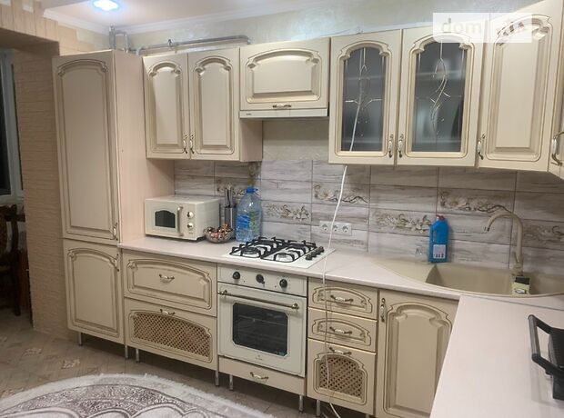 двокімнатна квартира в Чернівцях, район Комарова-Красноармійська, на вул. Головна в довготривалу оренду помісячно фото 1 двокімнатна квартира в Чернівцях, район Комарова-Красноармійська, на вул. Головна в довготривалу оренду помісячно фото 1