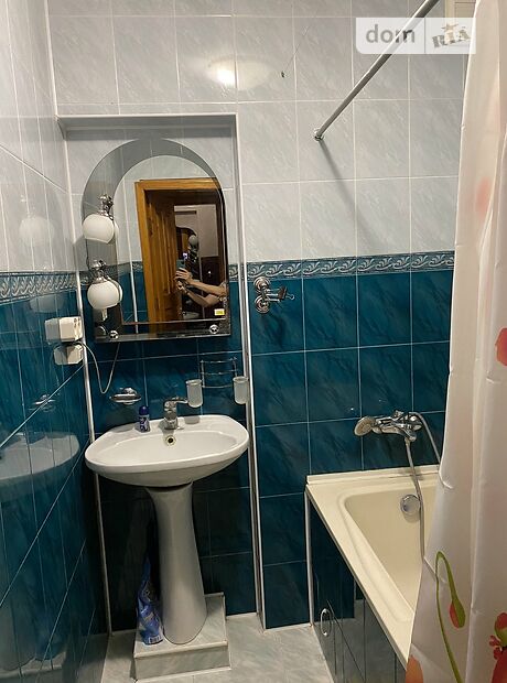трикімнатна квартира з меблями в Чернівцях, район Комарова-Красноармійська, на вул. Воробкевича Сидора 1 в довготривалу оренду помісячно фото 1 трикімнатна квартира з меблями в Чернівцях, район Комарова-Красноармійська, на вул. Воробкевича Сидора 1 в довготривалу оренду помісячно фото 1