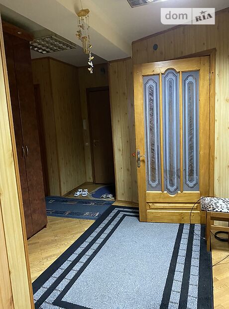 трикімнатна квартира з меблями в Чернівцях, район Комарова-Красноармійська, на вул. Воробкевича Сидора 1 в довготривалу оренду помісячно фото 1 трикімнатна квартира з меблями в Чернівцях, район Комарова-Красноармійська, на вул. Воробкевича Сидора 1 в довготривалу оренду помісячно фото 1