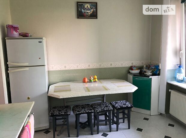 трехкомнатная квартира с мебелью в Черновцах, район Парковая зона, на ул. Небесной Сотни в аренду на долгий срок помесячно фото 1 трехкомнатная квартира с мебелью в Черновцах, район Парковая зона, на ул. Небесной Сотни в аренду на долгий срок помесячно фото 1