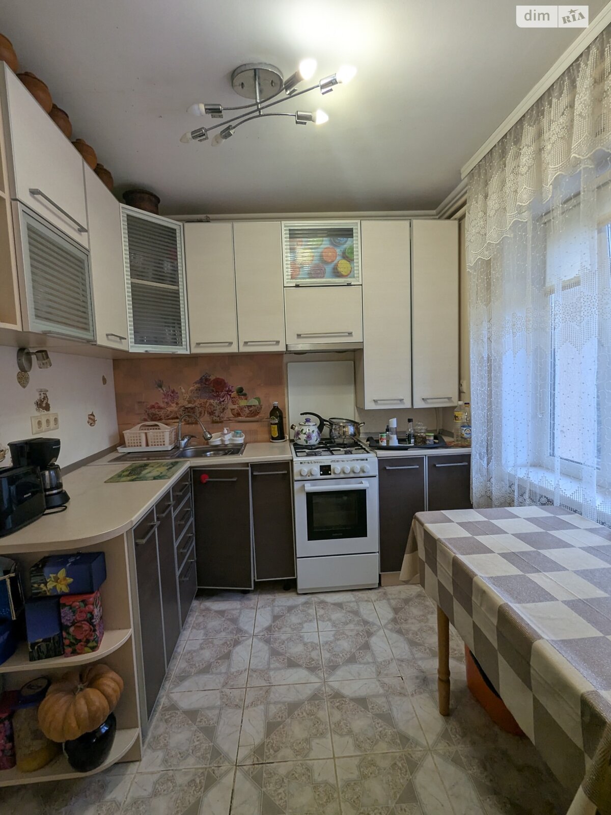 двокімнатна квартира в Чернівцях, район Паркова зона, на вул. Залозецького Володимира в довготривалу оренду помісячно фото 1 двокімнатна квартира в Чернівцях, район Паркова зона, на вул. Залозецького Володимира в довготривалу оренду помісячно фото 1