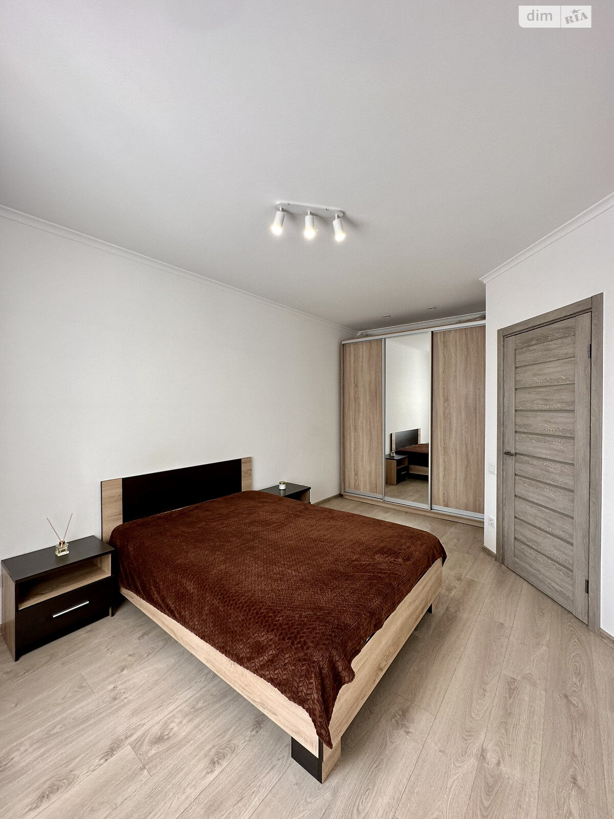 однокомнатная квартира в Черновцах, район Первомайский, на ул. Черновола Вячеслава 7 в аренду на долгий срок помесячно фото 1 однокомнатная квартира в Черновцах, район Первомайский, на ул. Черновола Вячеслава 7 в аренду на долгий срок помесячно фото 1