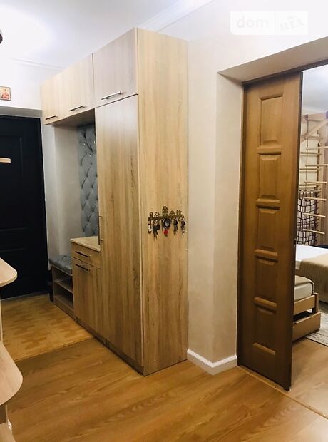 трехкомнатная квартира с мебелью в Черновцах, район Первомайский, на ул. Русская в аренду на долгий срок помесячно фото 1 трехкомнатная квартира с мебелью в Черновцах, район Первомайский, на ул. Русская в аренду на долгий срок помесячно фото 1