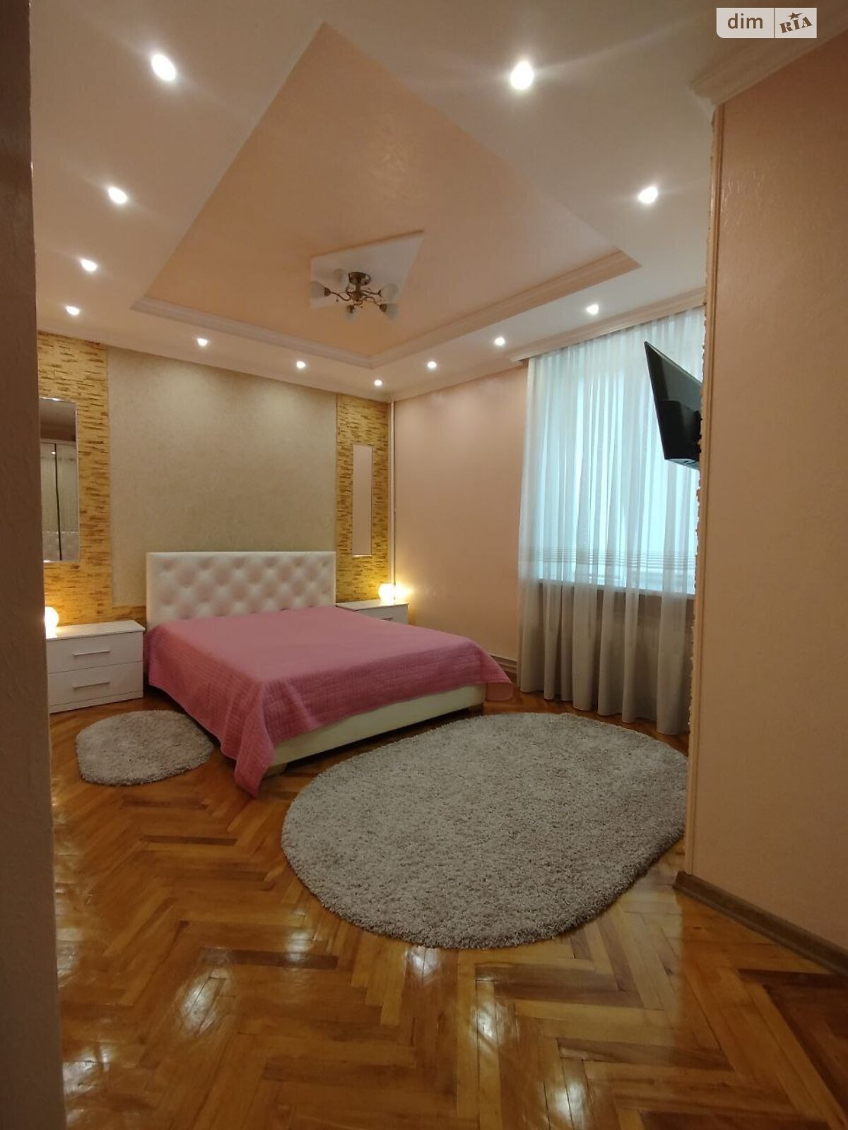 трехкомнатная квартира в Черновцах, район Проспект, на ул. Главная 187, кв. 22 в аренду на долгий срок помесячно фото 1 трехкомнатная квартира в Черновцах, район Проспект, на ул. Главная 187, кв. 22 в аренду на долгий срок помесячно фото 1