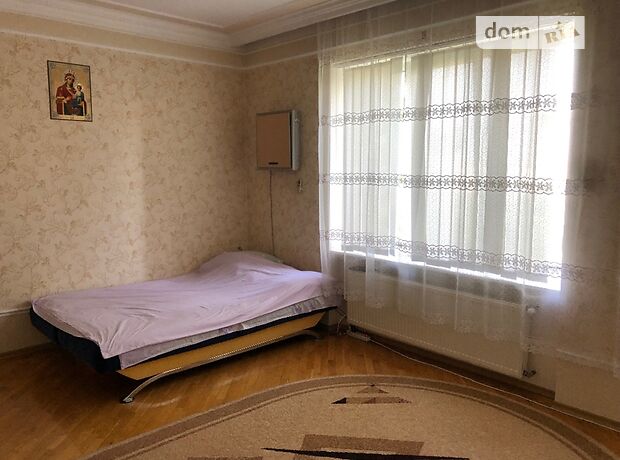 трехкомнатная квартира с мебелью в Черновцах, район Проспект, на ул. Небесной Сотни в аренду на долгий срок помесячно фото 1