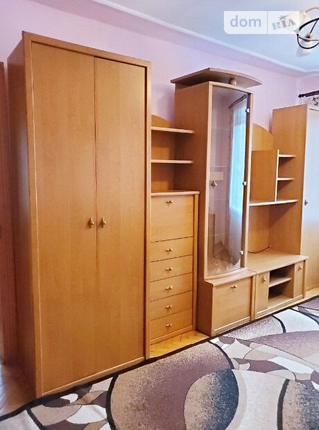 трехкомнатная квартира с мебелью в Черновцах, район Проспект, на ДУЖЕ ДЕШЕВА КОМУНАЛКА ДО 1000грн КОТЕЛ в аренду на долгий срок помесячно фото 1 трехкомнатная квартира с мебелью в Черновцах, район Проспект, на ДУЖЕ ДЕШЕВА КОМУНАЛКА ДО 1000грн КОТЕЛ в аренду на долгий срок помесячно фото 1