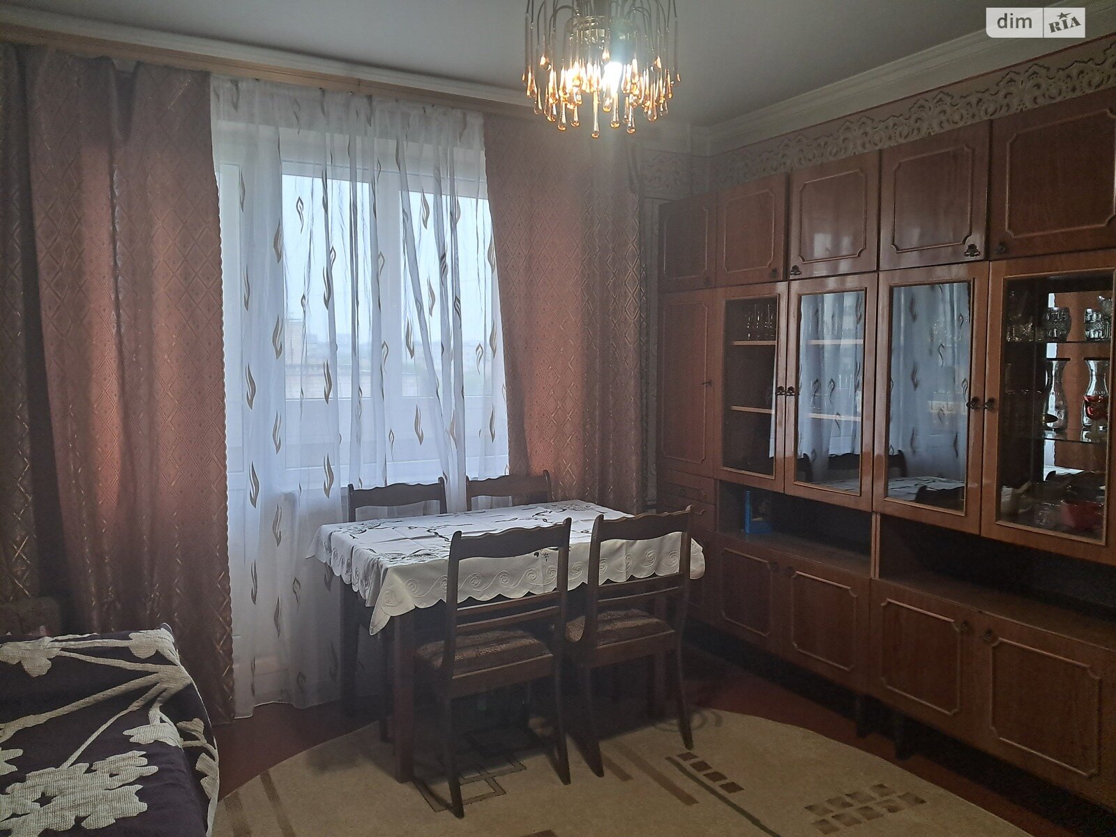 трехкомнатная квартира с мебелью в Черновцах, район Шевченковский, на ул. Героев Майдана в аренду на долгий срок помесячно фото 1 трехкомнатная квартира с мебелью в Черновцах, район Шевченковский, на ул. Героев Майдана в аренду на долгий срок помесячно фото 1