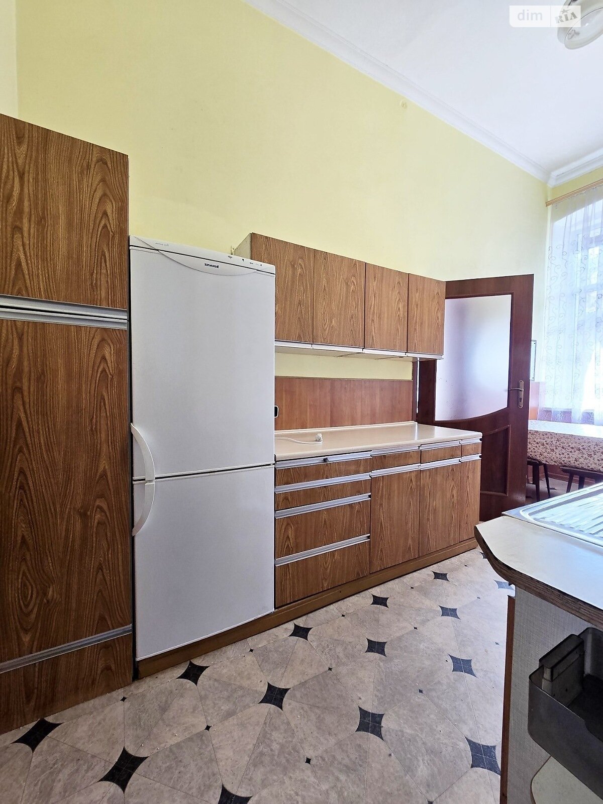 двухкомнатная квартира в Черновцах, район Шевченковский, на ул. Университетская в аренду на долгий срок помесячно фото 1 двухкомнатная квартира в Черновцах, район Шевченковский, на ул. Университетская в аренду на долгий срок помесячно фото 1