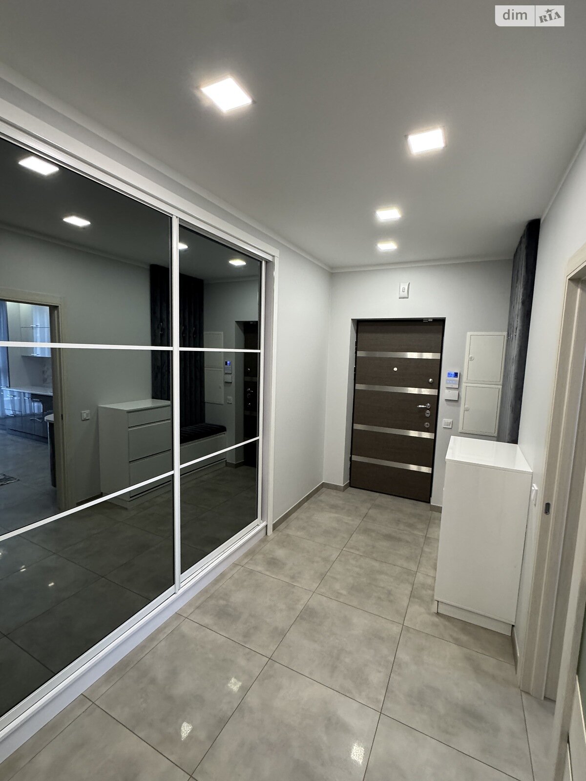 двухкомнатная квартира в Черновцах, район Шевченковский, на ул. Воробкевича Сидора 31А в аренду на долгий срок помесячно фото 1