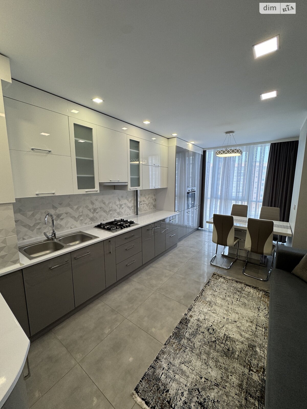 двухкомнатная квартира в Черновцах, район Шевченковский, на ул. Воробкевича Сидора 31А в аренду на долгий срок помесячно фото 1