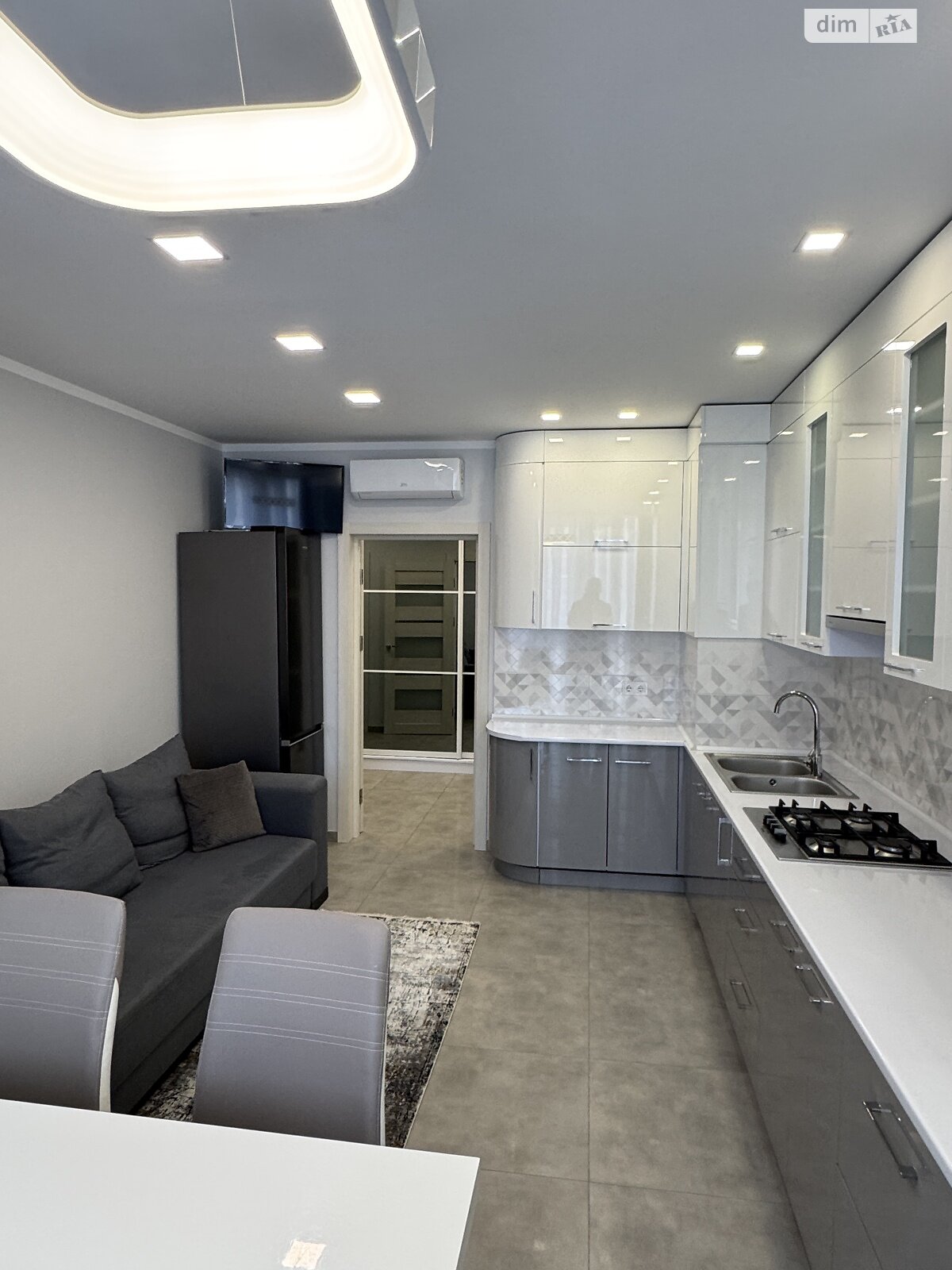 двухкомнатная квартира в Черновцах, район Шевченковский, на ул. Воробкевича Сидора 31А в аренду на долгий срок помесячно фото 1