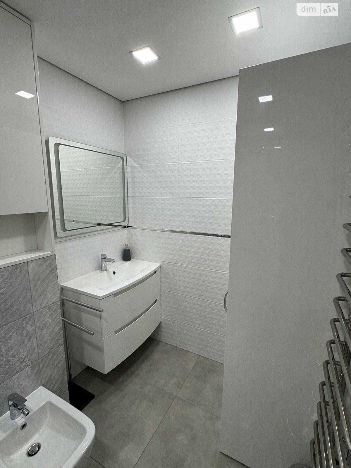 двухкомнатная квартира в Черновцах, район Шевченковский, на ул. Воробкевича Сидора 31А в аренду на долгий срок помесячно фото 1