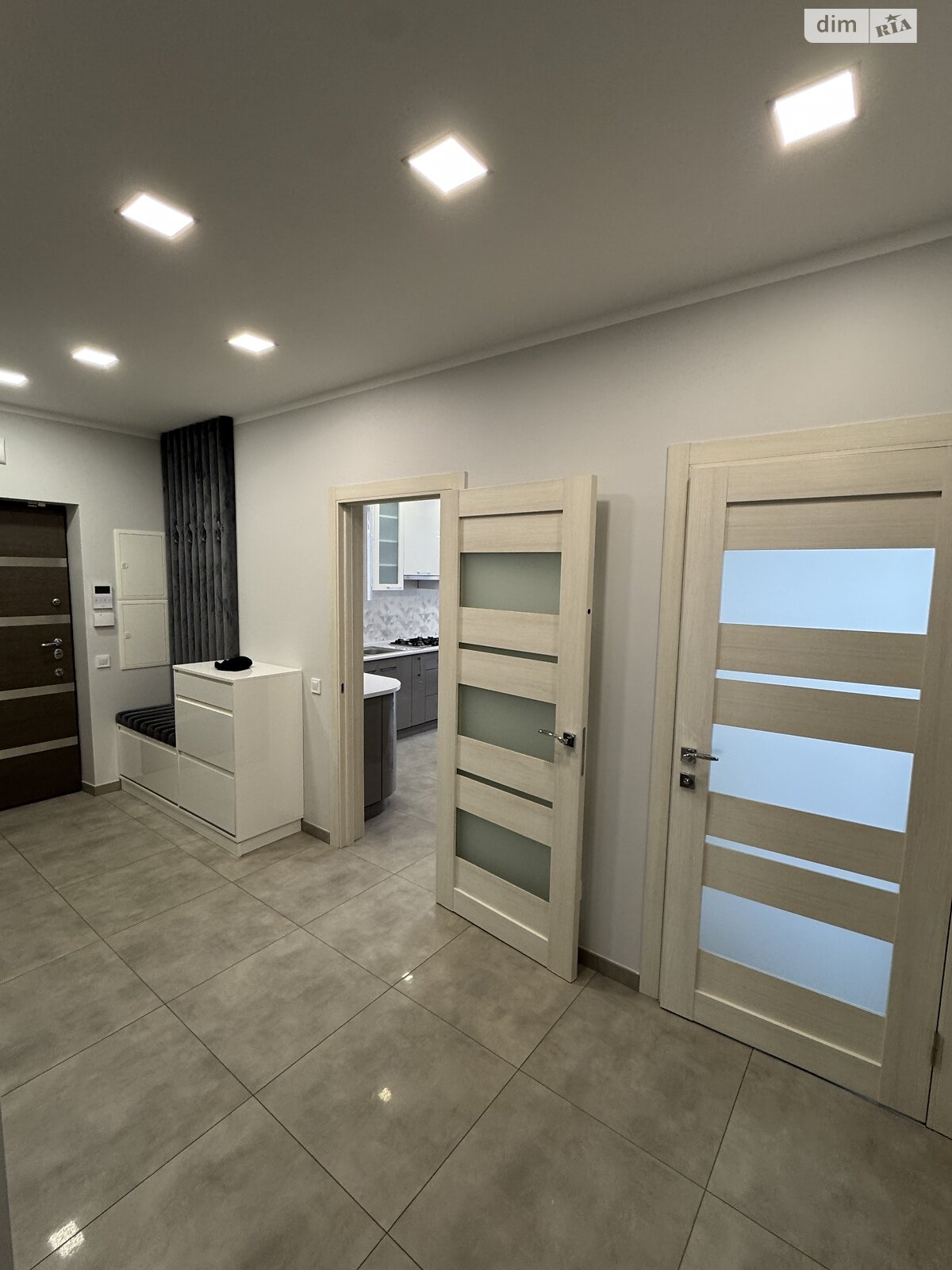 двухкомнатная квартира в Черновцах, район Шевченковский, на ул. Воробкевича Сидора 31А в аренду на долгий срок помесячно фото 1