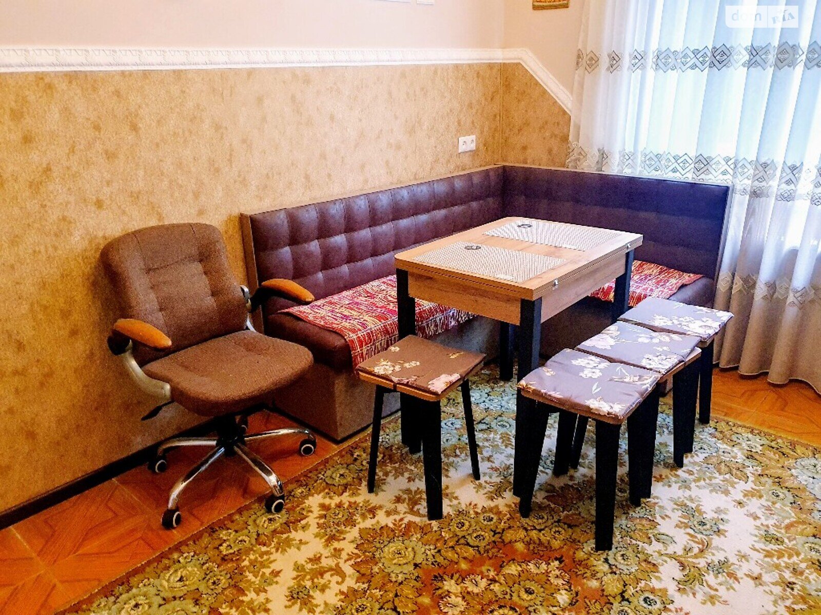 двокімнатна квартира в Чернівцях, район Центр, на вул. Дарвіна Чарльза в довготривалу оренду помісячно фото 1 двокімнатна квартира в Чернівцях, район Центр, на вул. Дарвіна Чарльза в довготривалу оренду помісячно фото 1