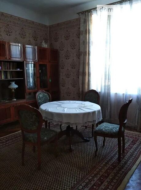 четырехкомнатная квартира в Черновцах, район Центр, на ул. Дарвина Чарльза 19 в аренду на долгий срок помесячно фото 1 четырехкомнатная квартира в Черновцах, район Центр, на ул. Дарвина Чарльза 19 в аренду на долгий срок помесячно фото 1