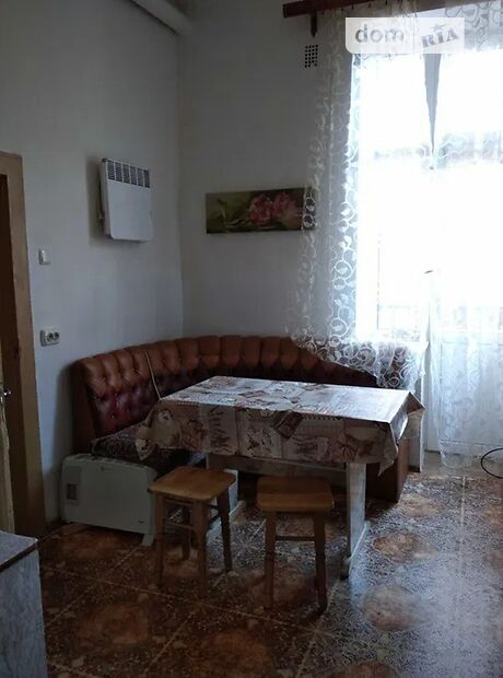 четырехкомнатная квартира в Черновцах, район Центр, на ул. Дарвина Чарльза 19 в аренду на долгий срок помесячно фото 1 четырехкомнатная квартира в Черновцах, район Центр, на ул. Дарвина Чарльза 19 в аренду на долгий срок помесячно фото 1