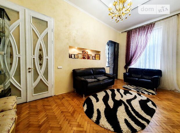 трехкомнатная квартира с мебелью в Черновцах, район Центр, на ул. Главная в аренду на долгий срок помесячно фото 1