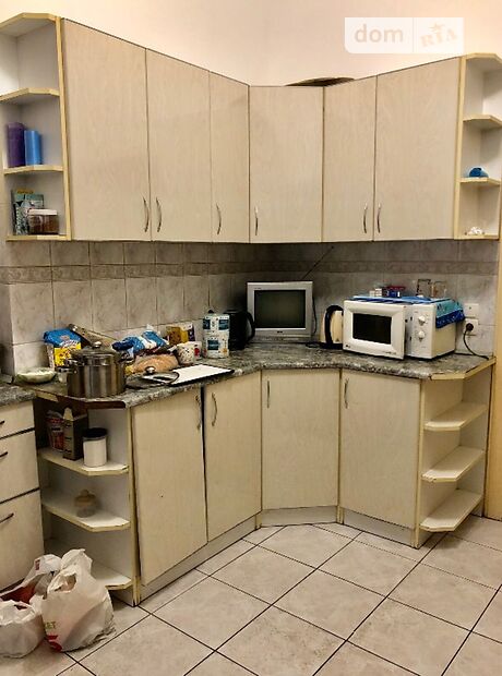 четырехкомнатная квартира с мебелью в Черновцах, район Центр, на ул. Главная в аренду на долгий срок помесячно фото 1 четырехкомнатная квартира с мебелью в Черновцах, район Центр, на ул. Главная в аренду на долгий срок помесячно фото 1