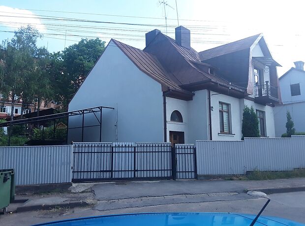 трехкомнатная квартира с мебелью в Черновцах, район Центр, на ул. Кобылицы Лукьяна в аренду на долгий срок помесячно фото 1 трехкомнатная квартира с мебелью в Черновцах, район Центр, на ул. Кобылицы Лукьяна в аренду на долгий срок помесячно фото 1