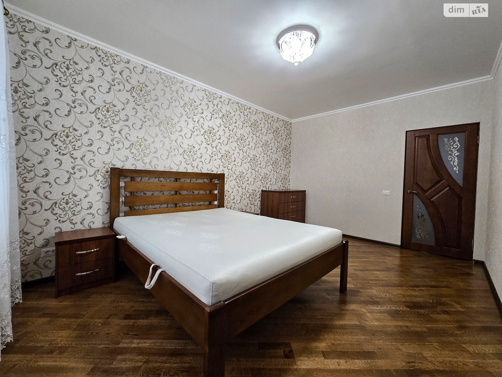 трикімнатна квартира в Чернівцях, район Центр, на вул. Олекси Алмазова в довготривалу оренду помісячно фото 1 трикімнатна квартира в Чернівцях, район Центр, на вул. Олекси Алмазова в довготривалу оренду помісячно фото 1