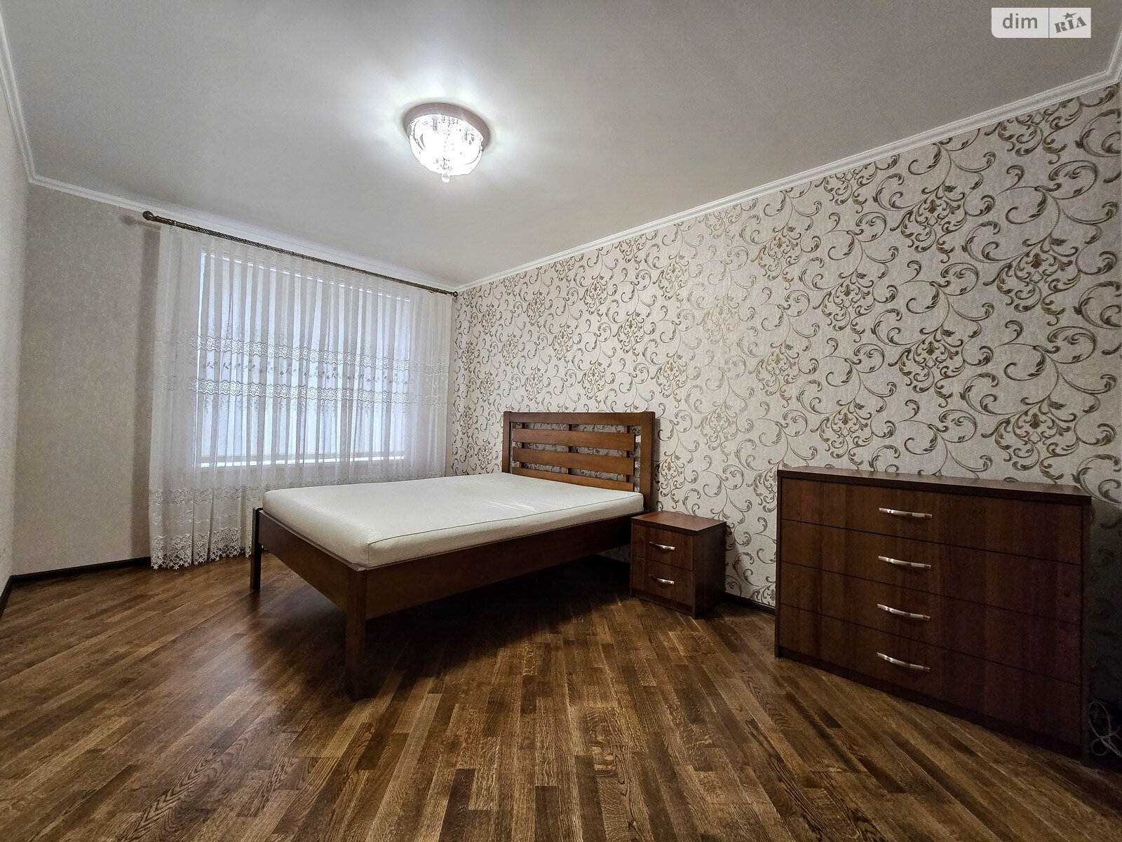 трикімнатна квартира в Чернівцях, район Центр, на вул. Олекси Алмазова в довготривалу оренду помісячно фото 1 трикімнатна квартира в Чернівцях, район Центр, на вул. Олекси Алмазова в довготривалу оренду помісячно фото 1