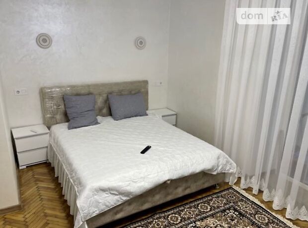 двокімнатна квартира з меблями в Чернівцях, район Центр, на вул. Університетська в довготривалу оренду помісячно фото 1 двокімнатна квартира з меблями в Чернівцях, район Центр, на вул. Університетська в довготривалу оренду помісячно фото 1