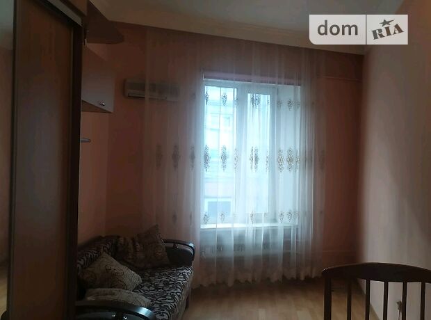 трехкомнатная квартира в Черновцах, район Центр, в аренду на долгий срок помесячно фото 1 трехкомнатная квартира в Черновцах, район Центр, в аренду на долгий срок помесячно фото 1